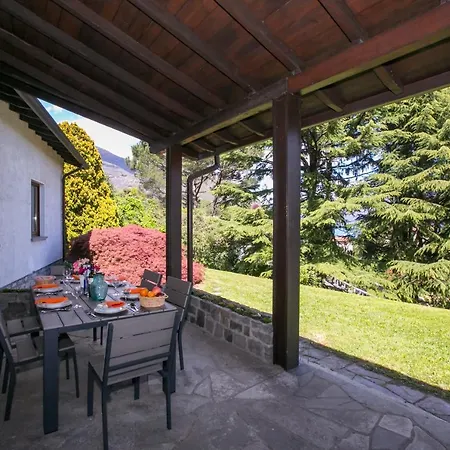 Sleeps 8 Pool Air Con メナッジョ