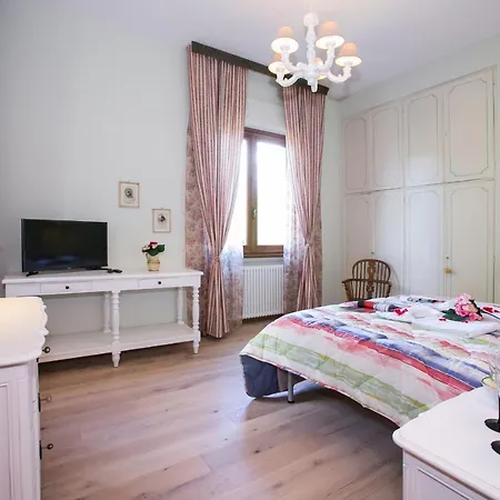 Sleeps 8 Pool Air Con メナッジョ