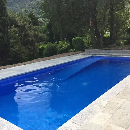 Sleeps 8 Pool Air Con メナッジョ